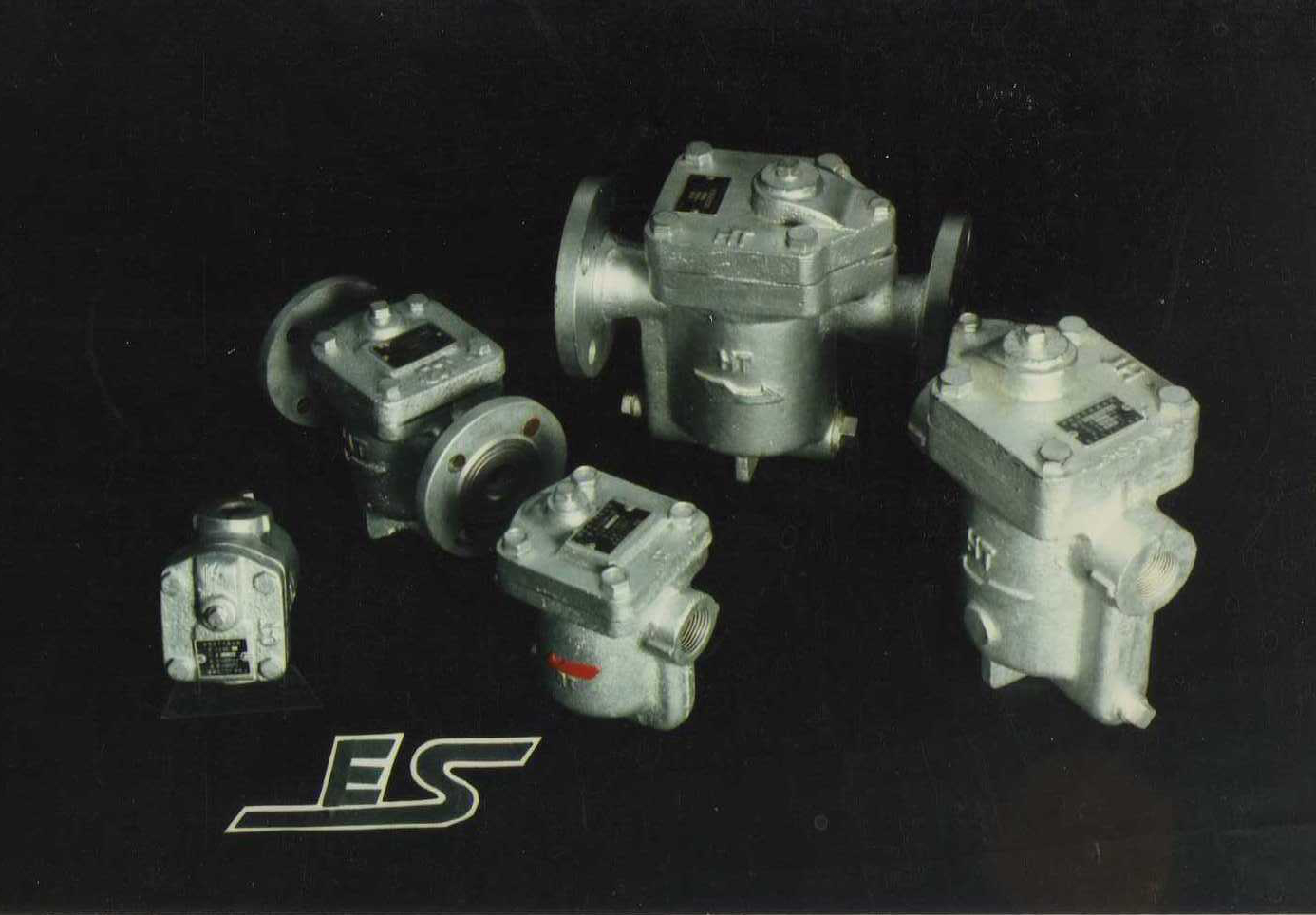 1990年轉入批量生產(chǎn)的“紅峰”牌疏水閥起家產(chǎn)品——ES型疏水閥